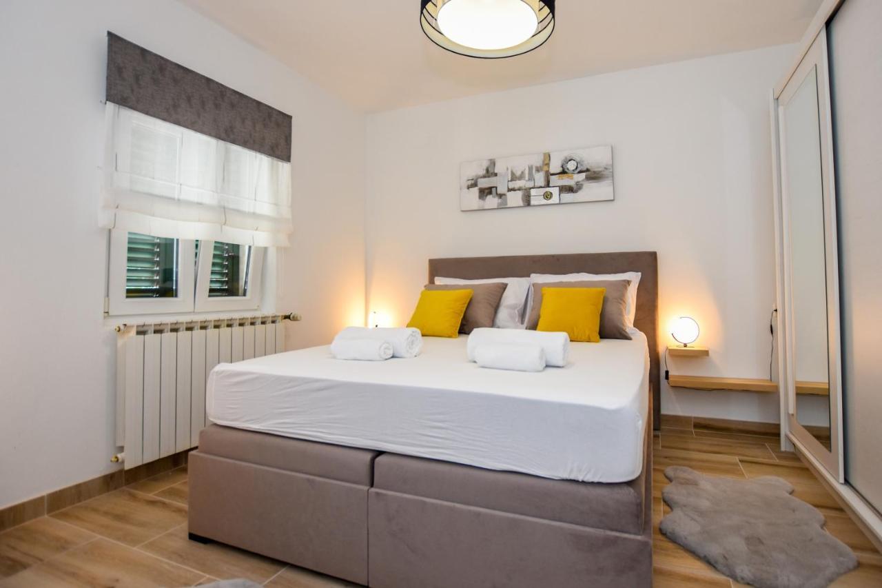 Apartmani Plazibat Mandre Buitenkant foto