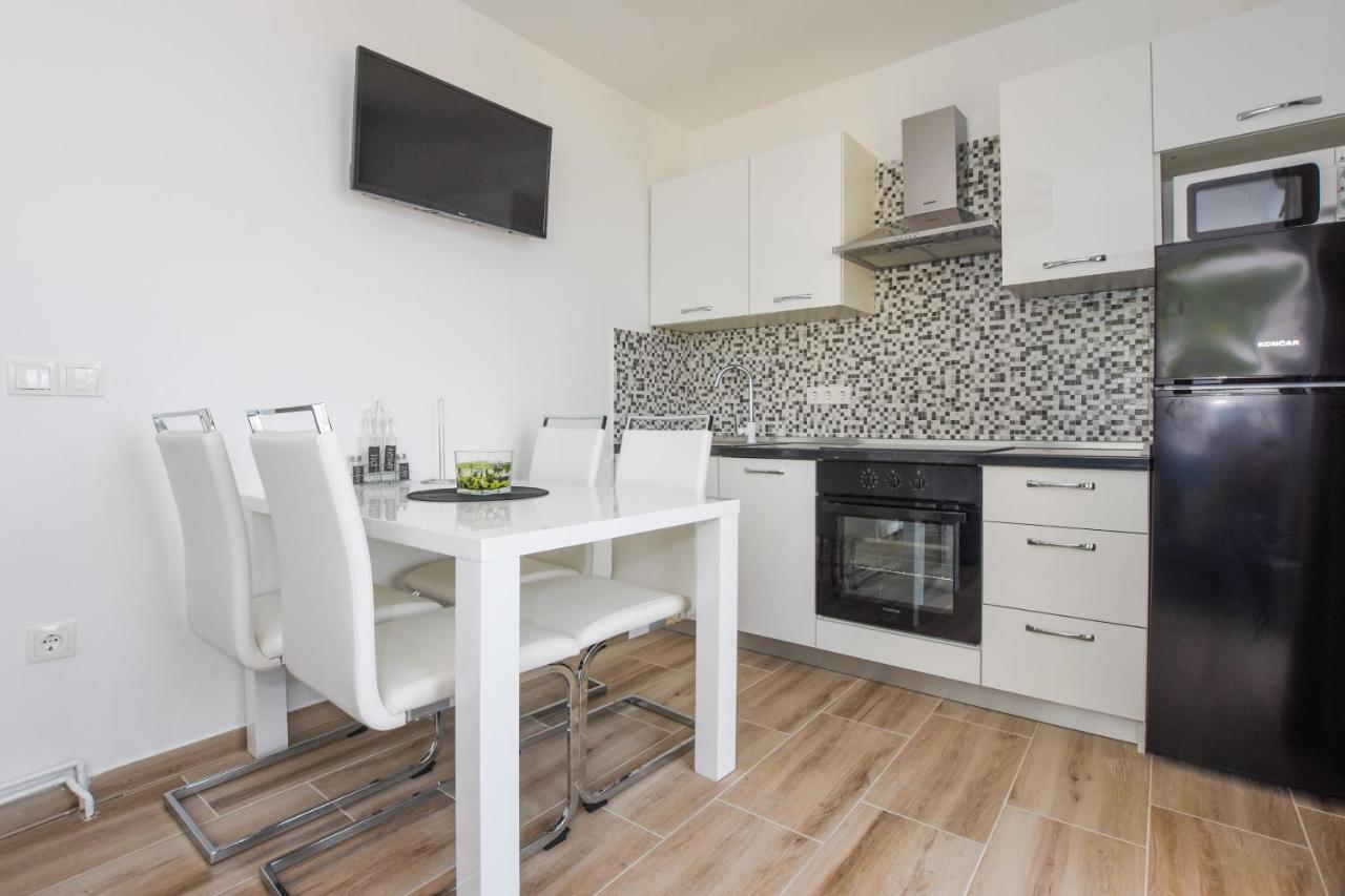 Apartmani Plazibat Mandre Buitenkant foto